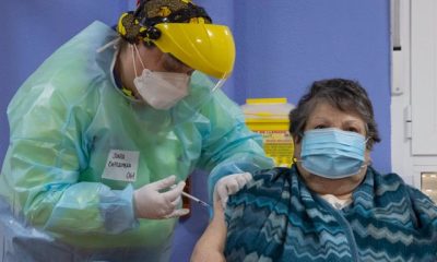 La primera persona en ponerse la vacuna en la Región se llama Josefa, y tiene 83 años