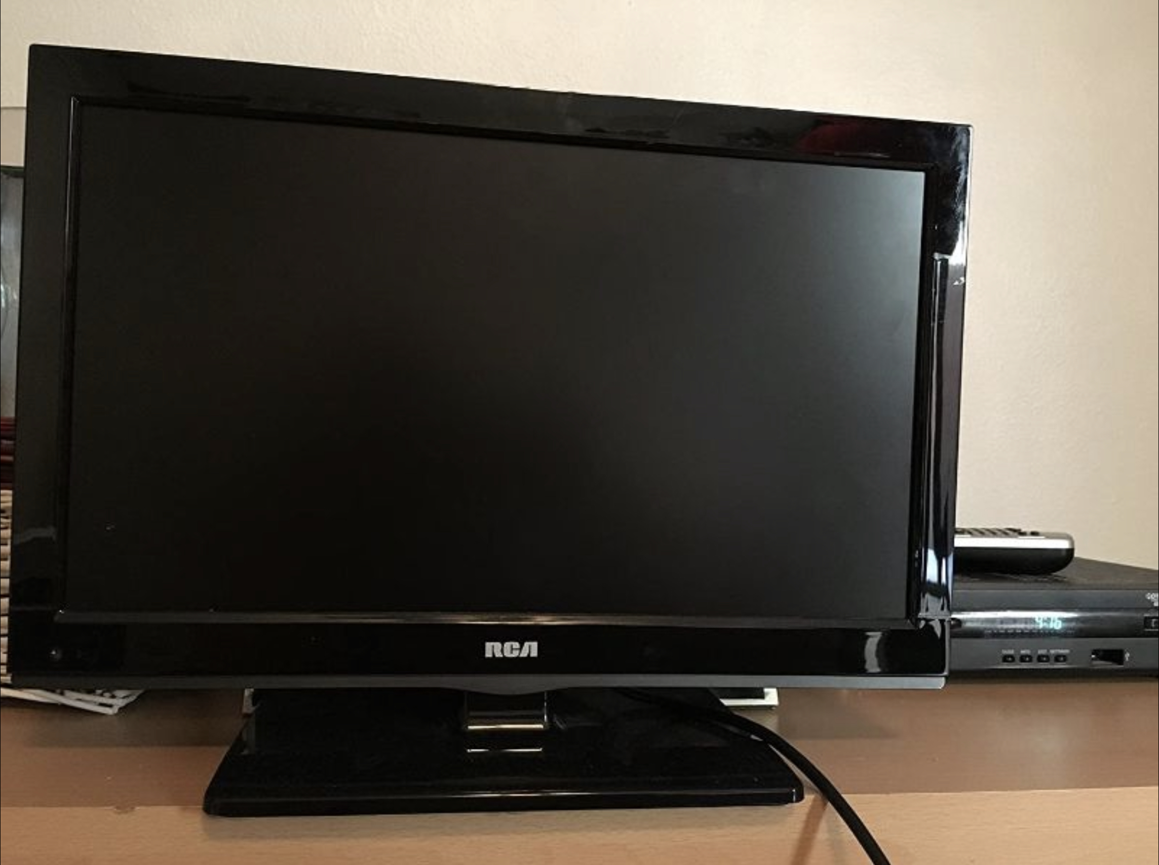 TELEVISOR NEGRO 
