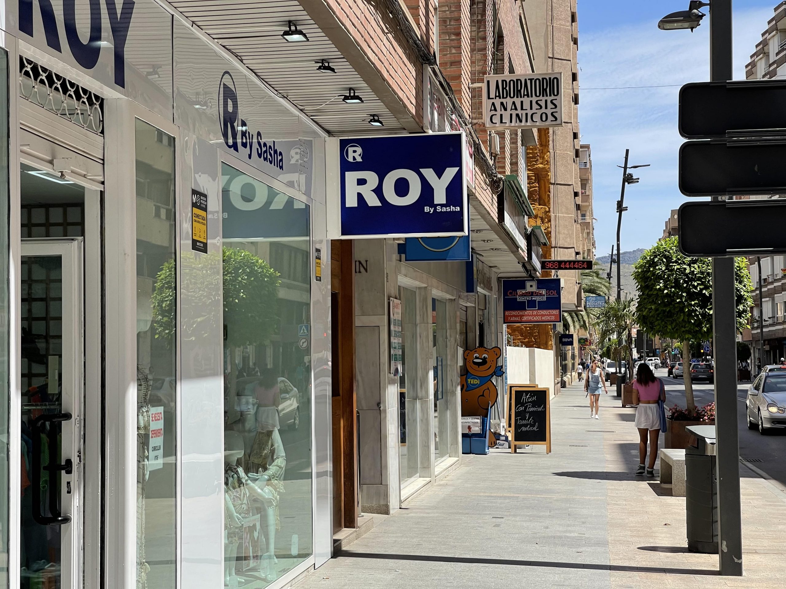 Roy by Sasha abre su nueva tienda en pleno centro Lorca con las mejores  ofertas -